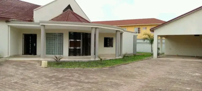 House for sale in Lubumbashi Golf Meteo on asphalt